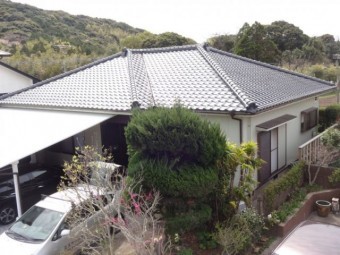 セメント瓦屋根点検の様子