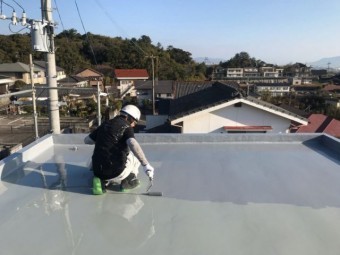 屋上防水工事中の様子