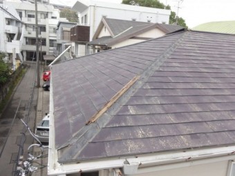 屋根の板金の外れ