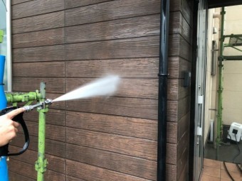 壁の高圧洗浄