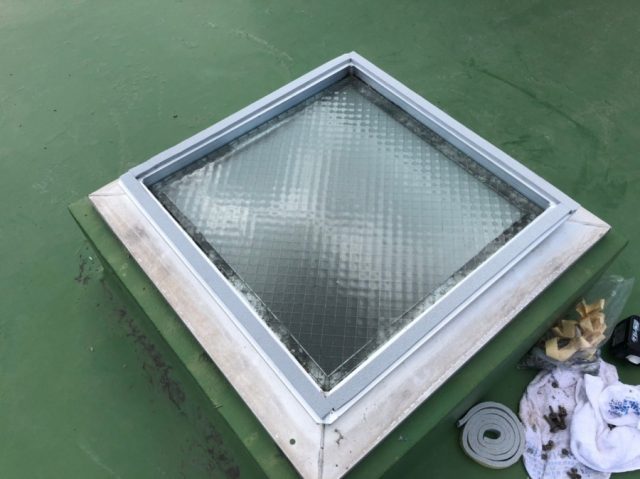 鹿児島市の天井窓ドームの取替