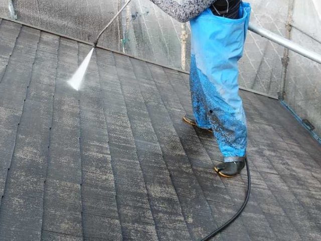 鹿児島市の屋根塗装工事の様子
