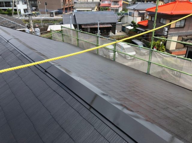 屋根塗装工事完成の様子
